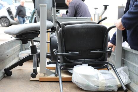 le CHU de Nîmes fait don de matériel au Dispensaire Saint Charles