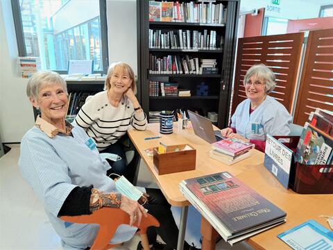 La bibliotheque pour tous au CHU de Nîmes : Une présence chaleureuse au service des patients La bibliotheque pour tous au CHU de Nîmes : Une présence chaleureuse au service des patients