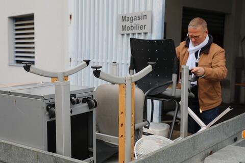 le CHU de Nîmes fait don de matériel au Dispensaire Saint Charles